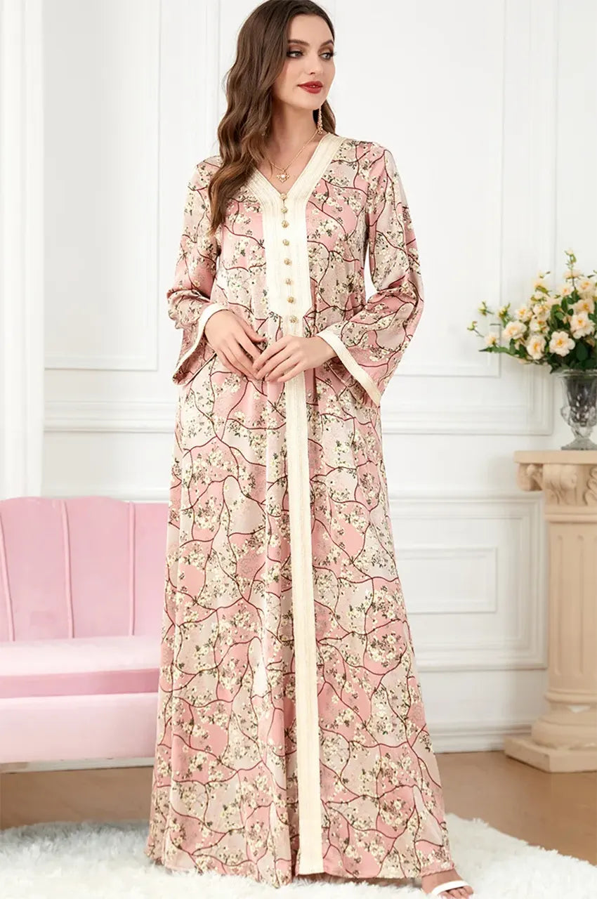 Front view of the Isara pink casual kaftan highlighting the decorative gold Aakad buttons and braided Sfifa neckline.