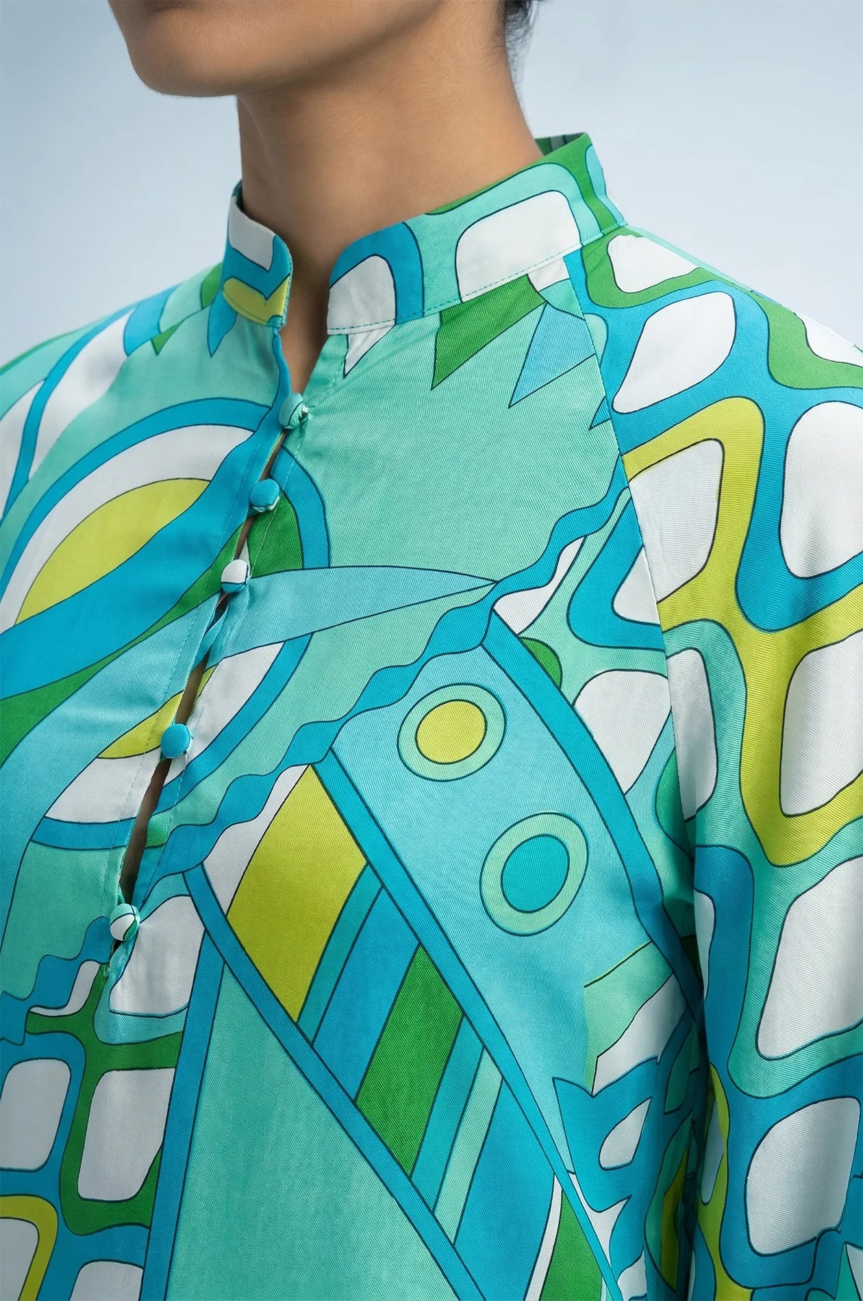 Macro detail of Naylara Myrtle kaftan Mandarin collar and covered button placket