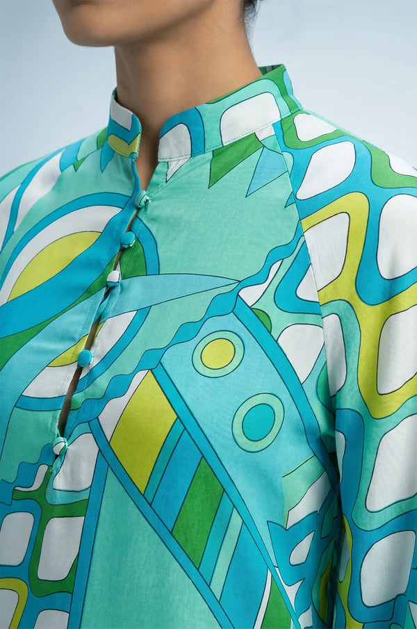 Macro detail of Naylara Myrtle kaftan Mandarin collar and covered button placket