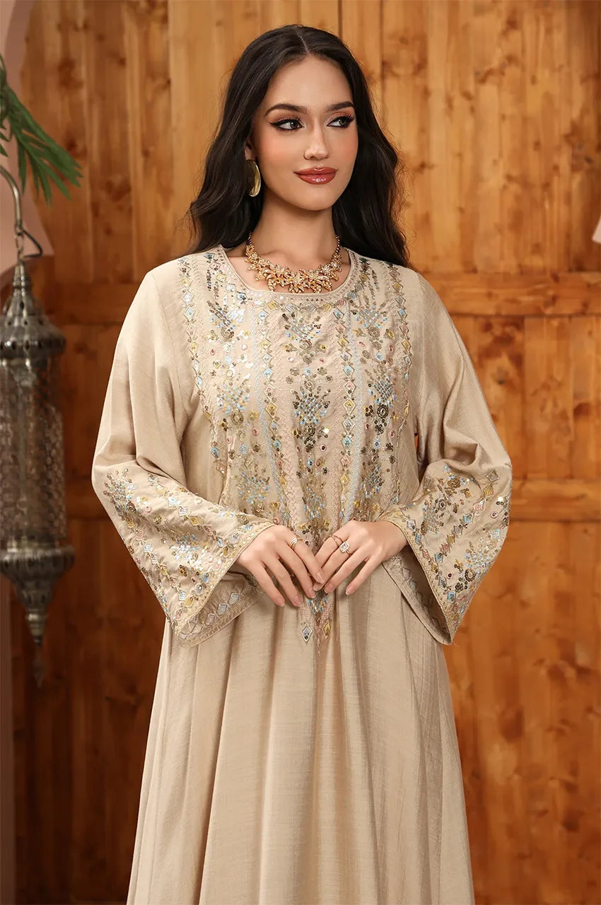 Close-up of gold thread-work and Aakad detailing on the Zahia beige Saudi kaftan.