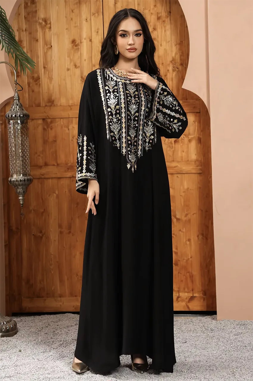 Full front view of the Zahia black Saudi kaftan featuring high-contrast silver Sfifa and Aakad details.